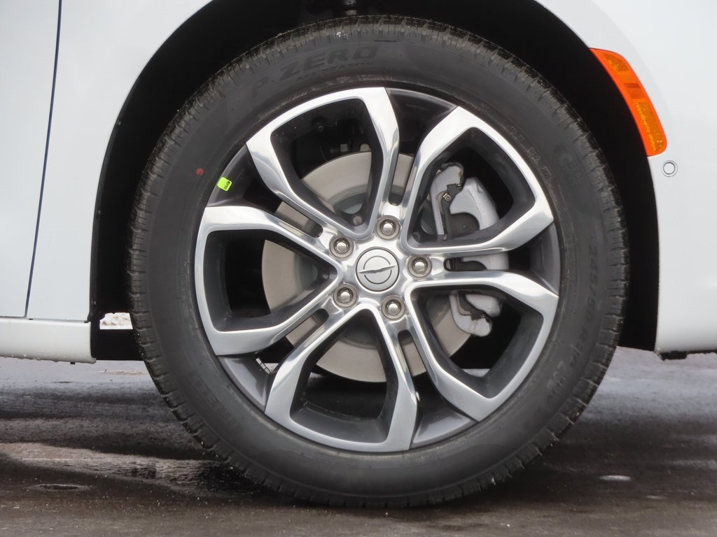 New 2026 Chrysler Pacifica Pinnacle w/ Trailer Tow Group image 18