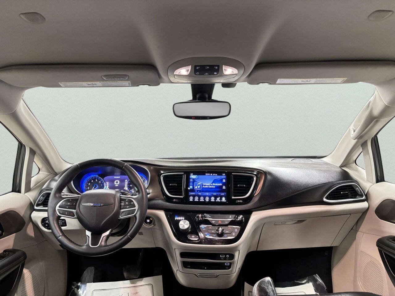 Used 2017 Chrysler Pacifica Touring-L Plus w/ Tire & Wheel Group FWD image 25