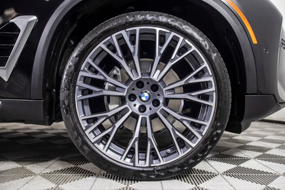 Used 2025 BMW X5 xDrive40i w/ Parking Assistance Package AWD/4WD image 39