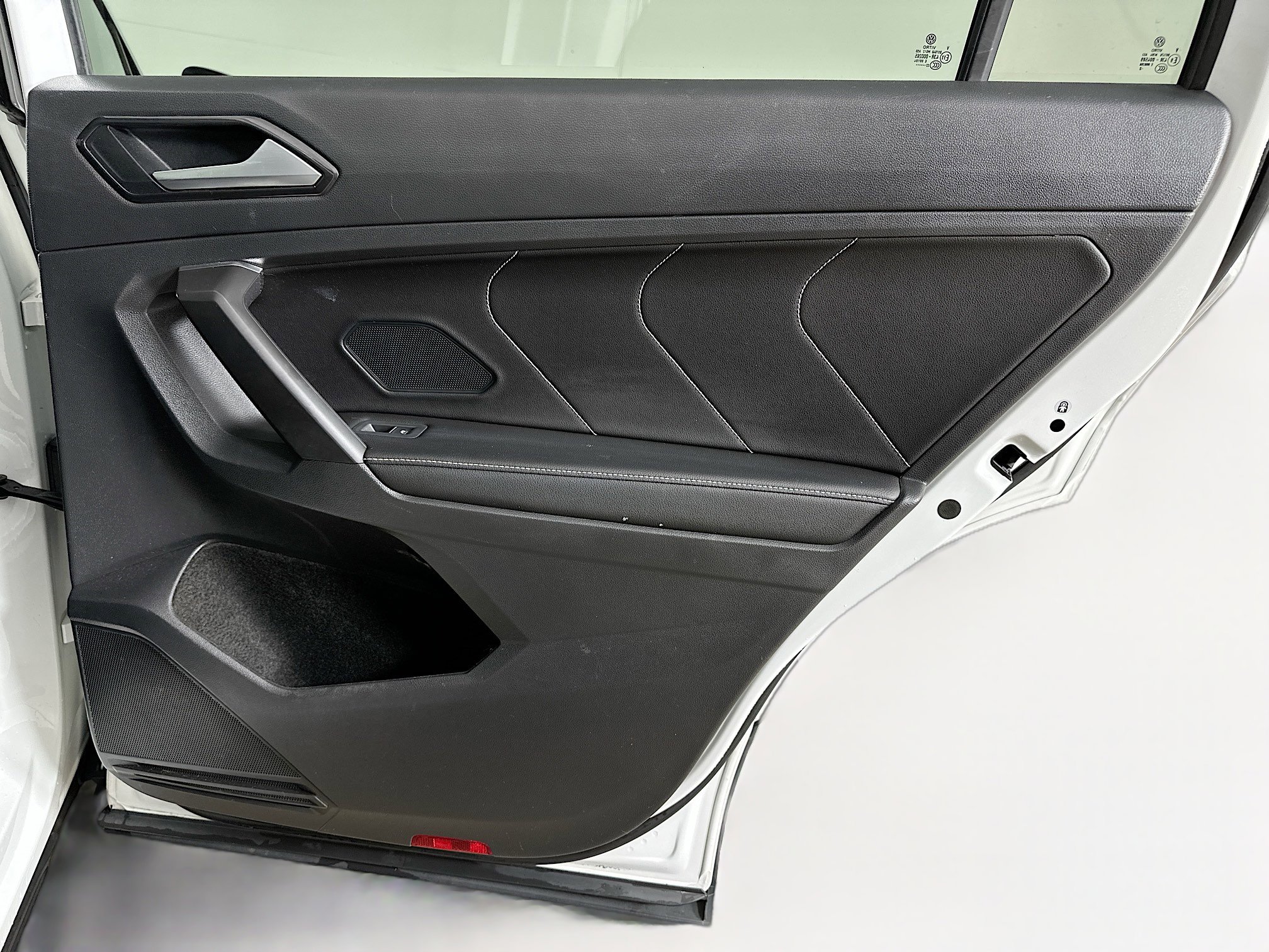 Used 2022 Volkswagen Tiguan SE image 29