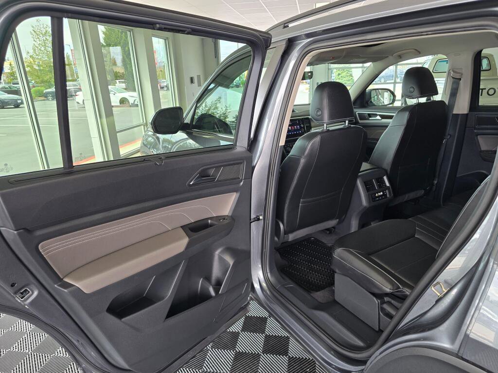 Used 2023 Volkswagen Atlas SE w/ Panoramic Sunroof Package AWD/4WD image 35