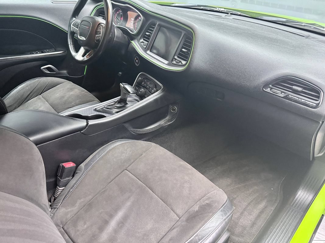 Used 2015 Dodge Challenger R/T Scat Pack w/ Scat Pack Appearance Package RWD image 11