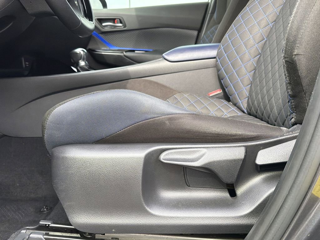 Used 2020 Toyota C-HR XLE image 20
