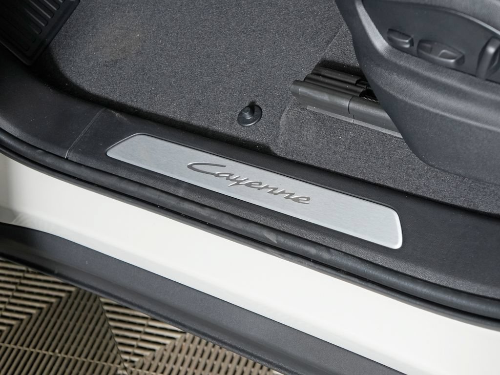 Certified 2026 Porsche Cayenne AWD/4WD image 19