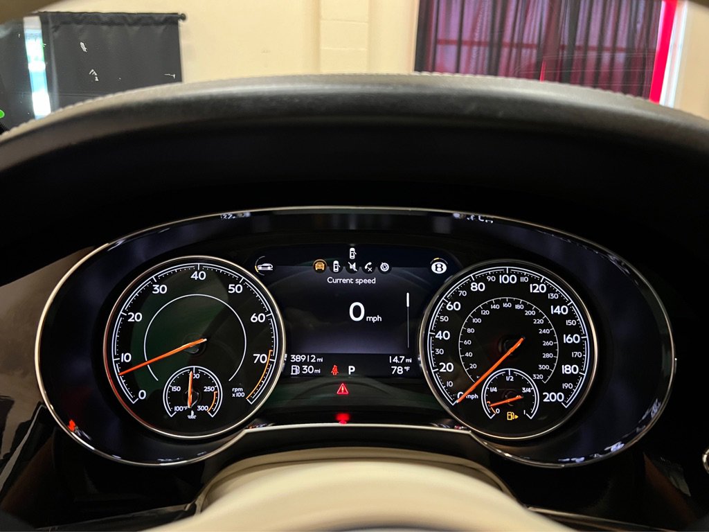 Used 2019 Bentley Bentayga image 29