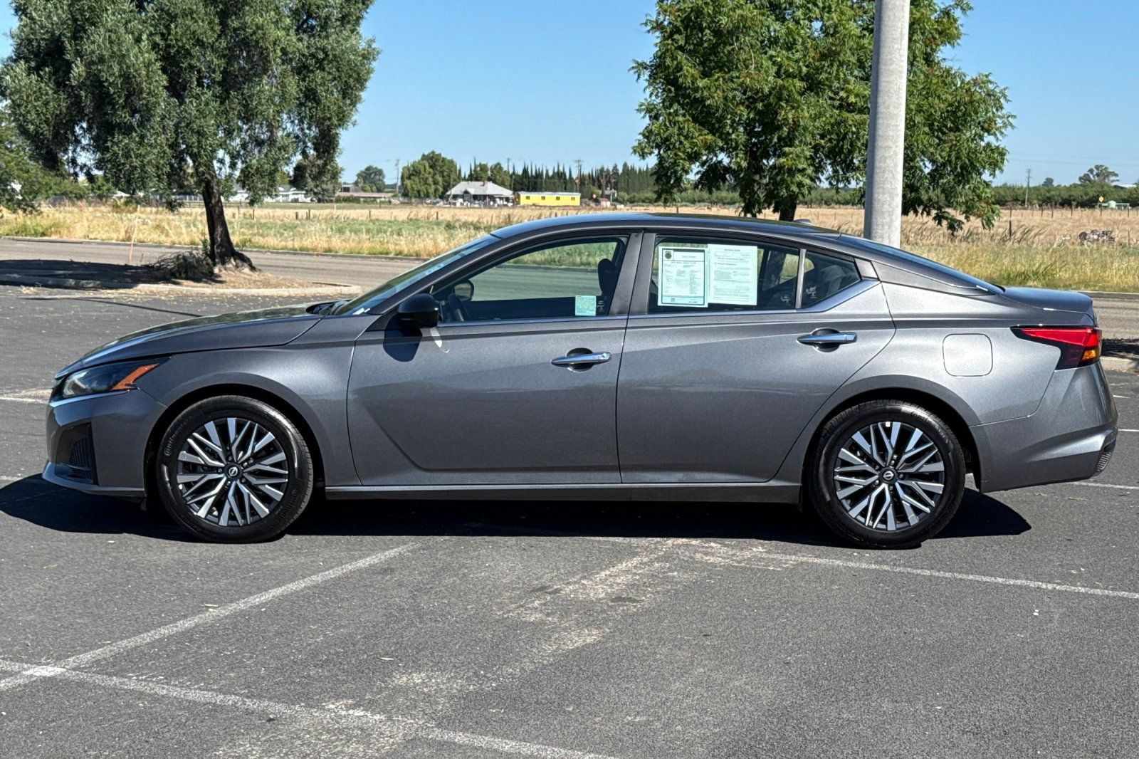 Used 2025 Nissan Altima 2.5 SV FWD image 7