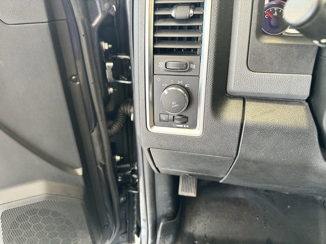 Used 2017 RAM 1500 Classic SLT w/ SLT Plus D￩cor Group image 13