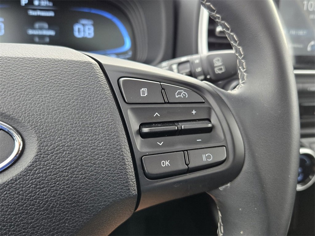 Certified 2025 Hyundai Venue SEL image 25