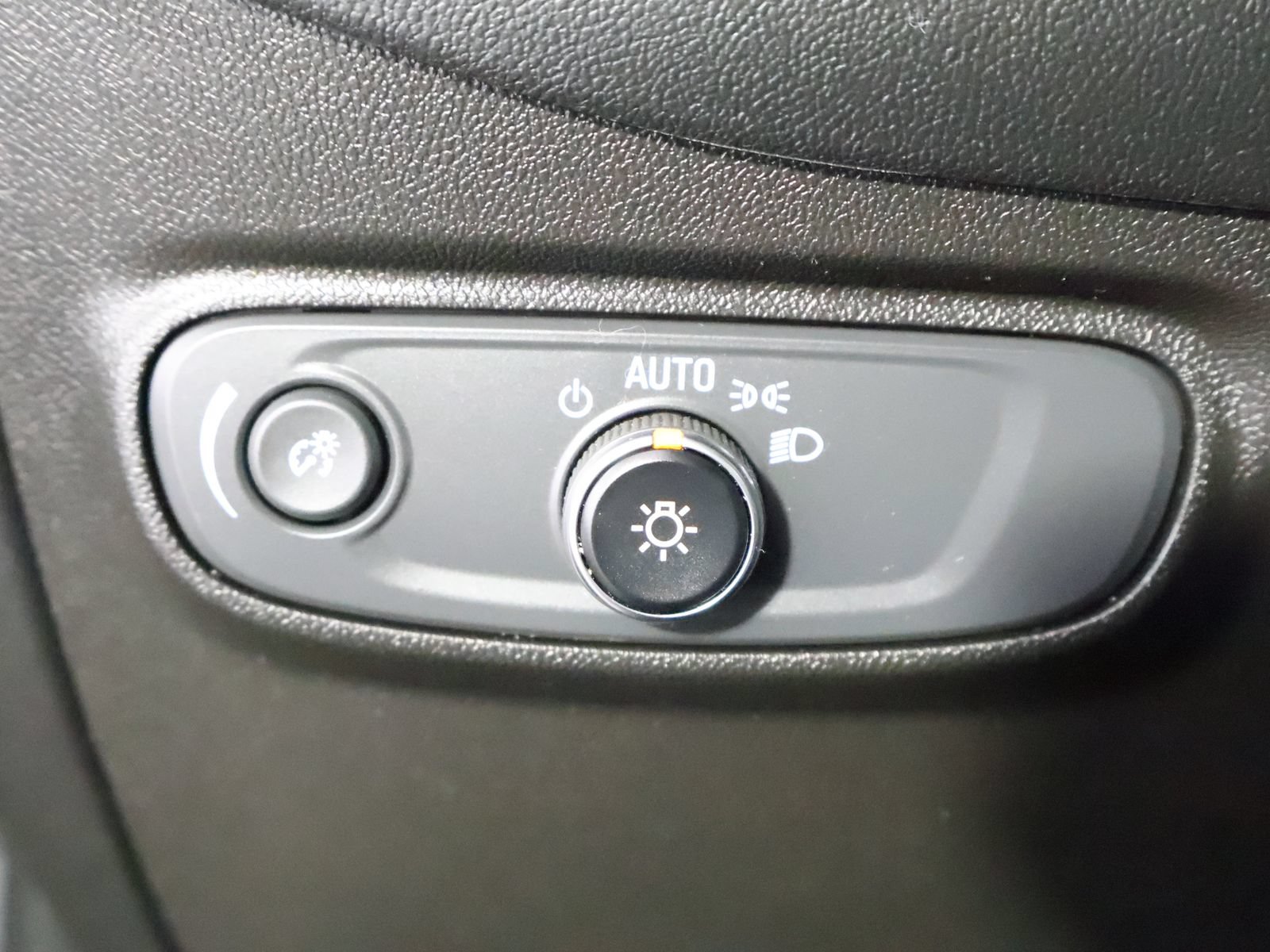 Used 2022 Chevrolet Equinox LS w/ LS Convenience Package FWD image 38