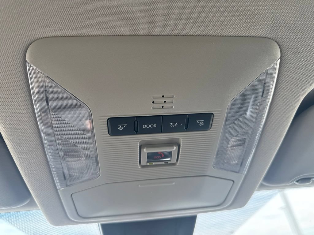 Certified 2022 Toyota RAV4 LE AWD/4WD image 17