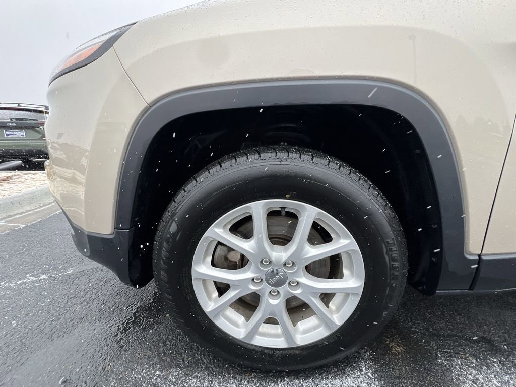 Used 2015 Jeep Cherokee Sport w/ Cold Weather Group image 32