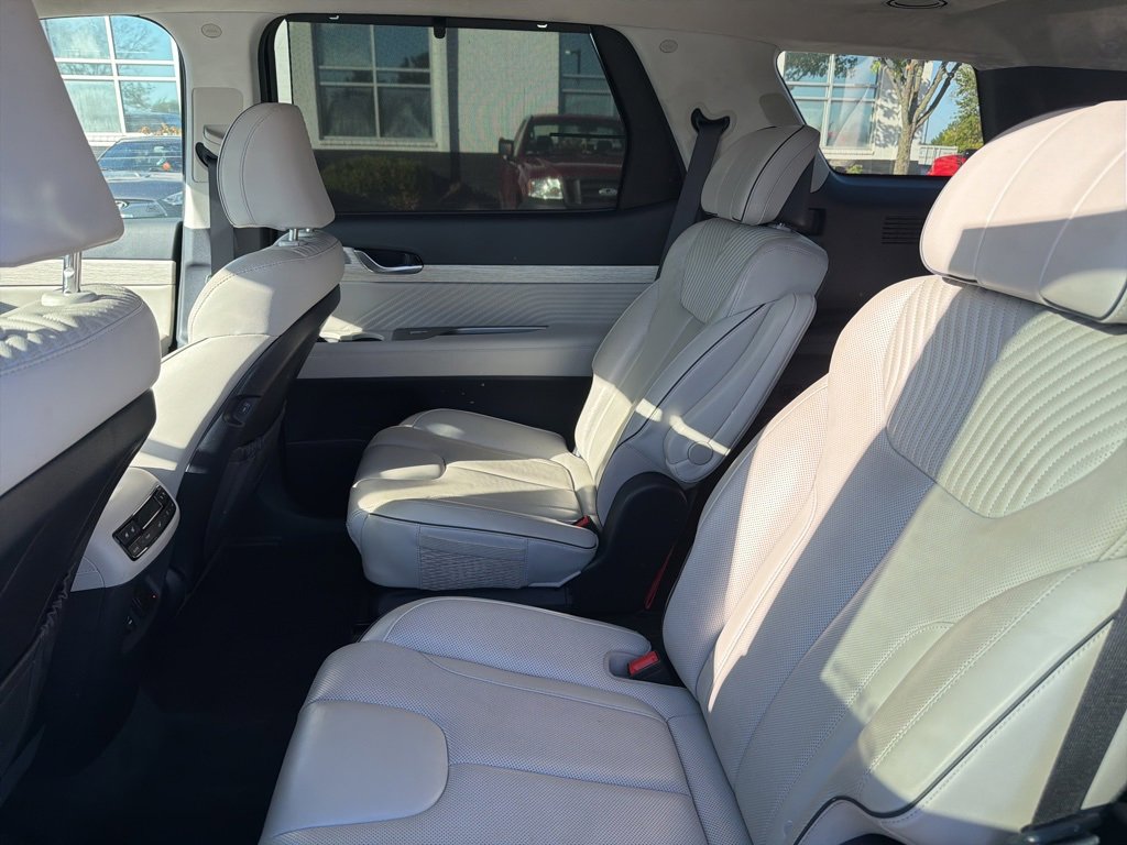 Used 2024 Hyundai Palisade Calligraphy image 11