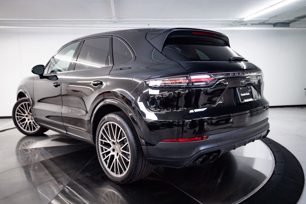 Certified 2023 Porsche Cayenne Platinum Edition image 3