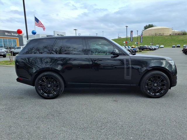 Used 2024 Land Rover Range Rover SE image 3