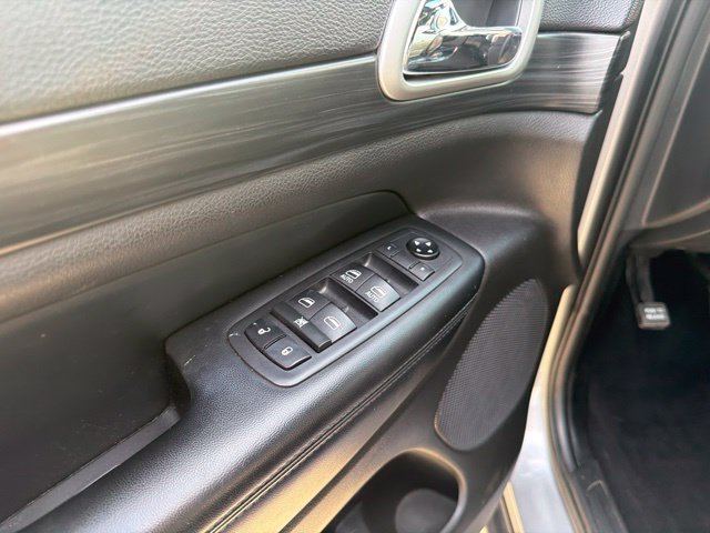 Used 2020 Jeep Grand Cherokee Laredo w/ Laredo X Package AWD/4WD image 12