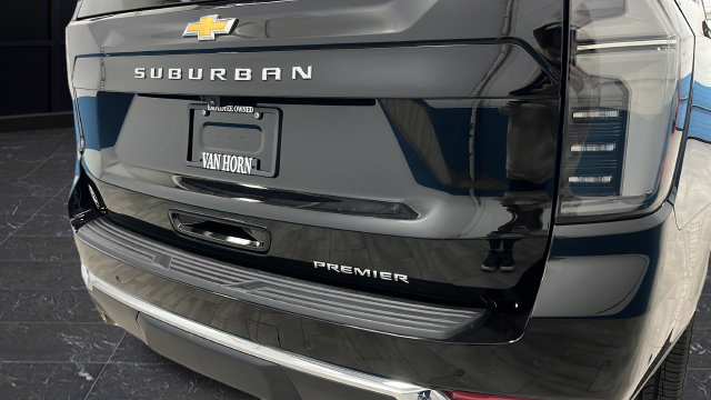 Used 2025 Chevrolet Suburban Premier AWD/4WD image 39
