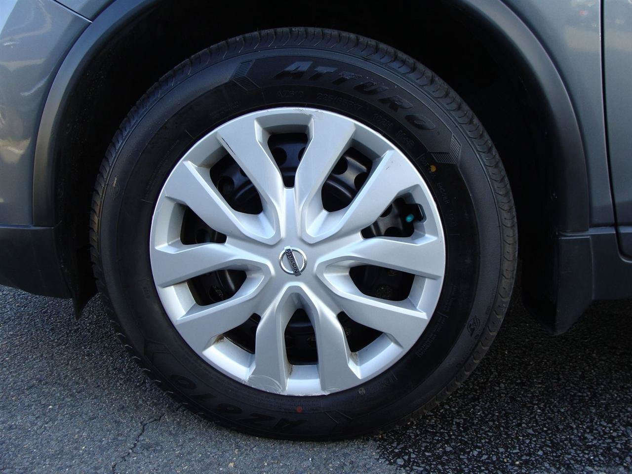 Used 2018 Nissan Rogue S AWD/4WD image 27