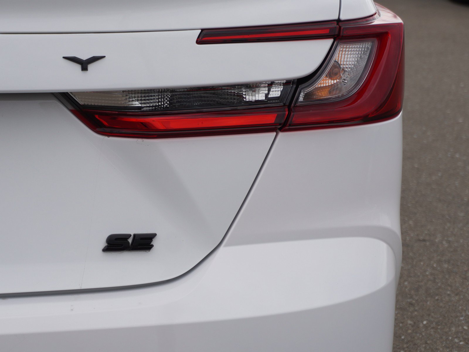 Used 2025 Toyota Camry SE w/ Multimedia Upgrade Package FWD image 11
