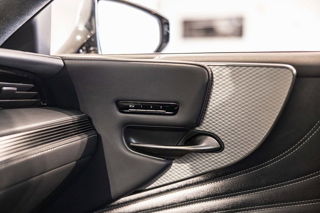 Used 2022 Lexus LS 500 F Sport w/ Accessory Package (Z1) image 32