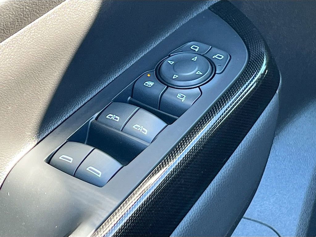 Used 2023 GMC Acadia AT4 w/ Technology Package image 18