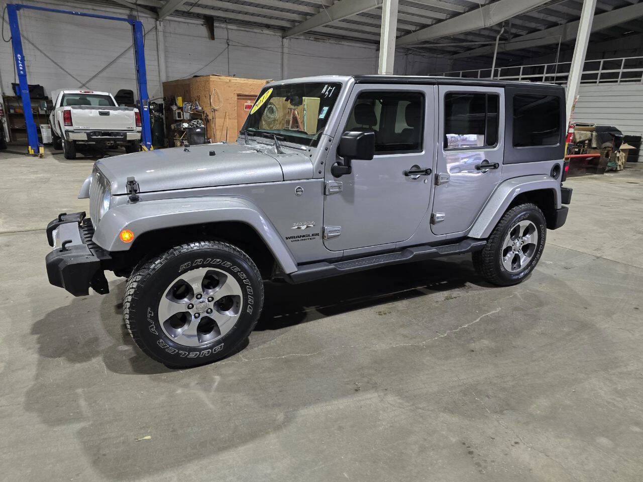 Used 2017 Jeep Wrangler Unlimited Sahara w/ Connectivity Group image 3