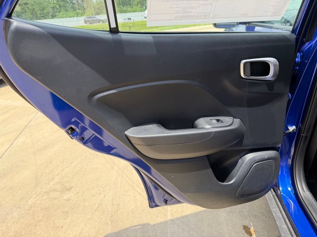 Used 2025 Hyundai Venue SEL FWD image 15