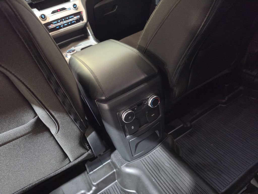 Used 2022 Ford Explorer XLT AWD/4WD image 21