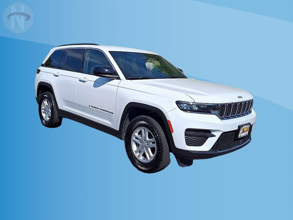 Used 2024 Jeep Grand Cherokee Laredo AWD/4WD image 2