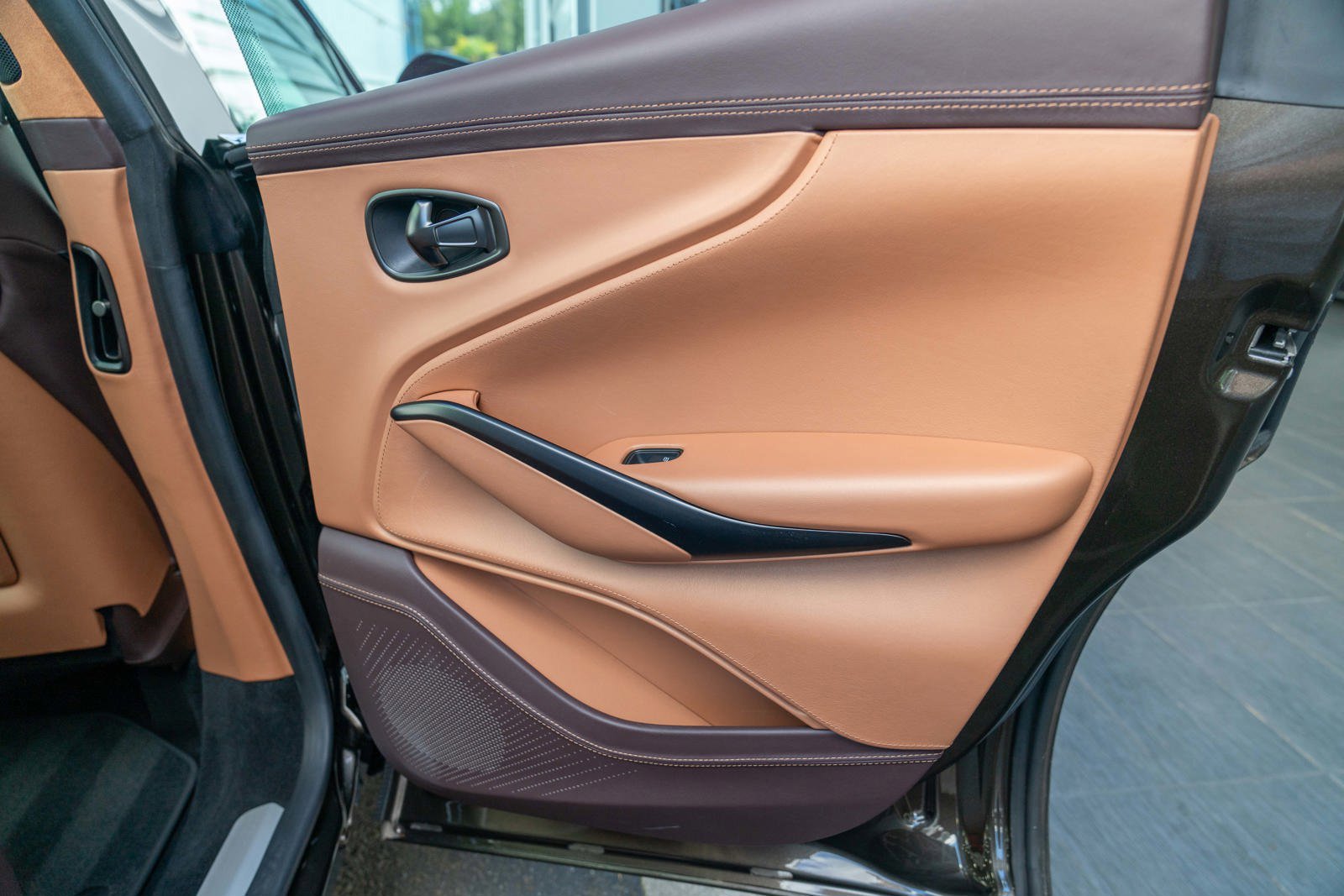 Used 2021 Aston Martin DBX image 39