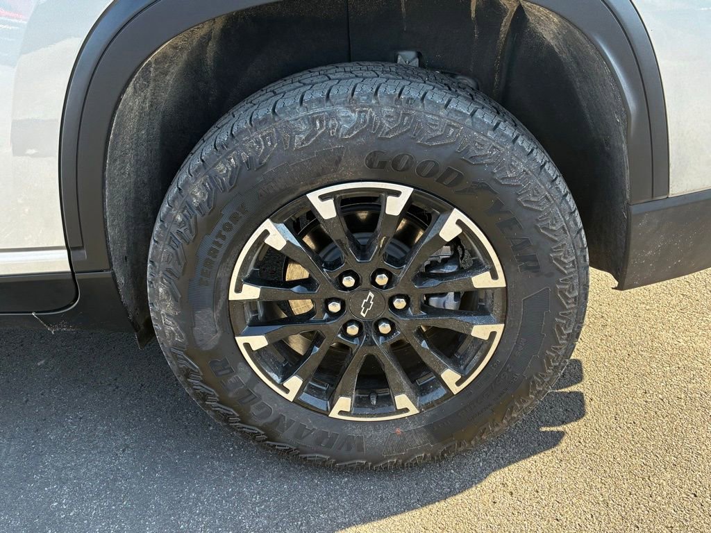 Used 2025 Chevrolet Traverse Z71 image 14