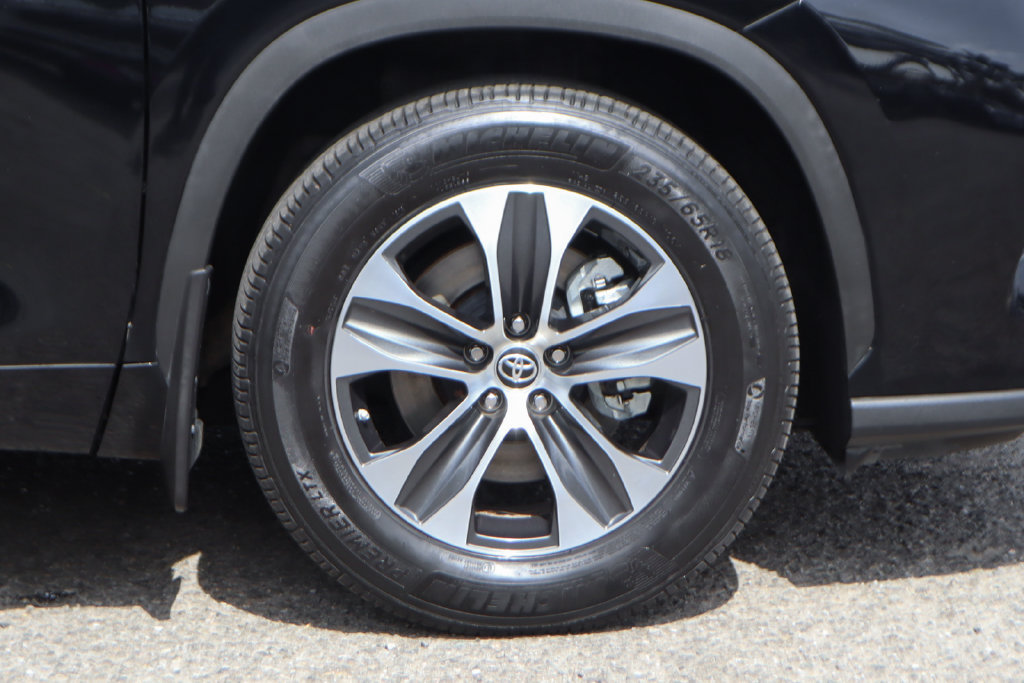 Used 2021 Toyota Highlander XLE AWD/4WD image 44