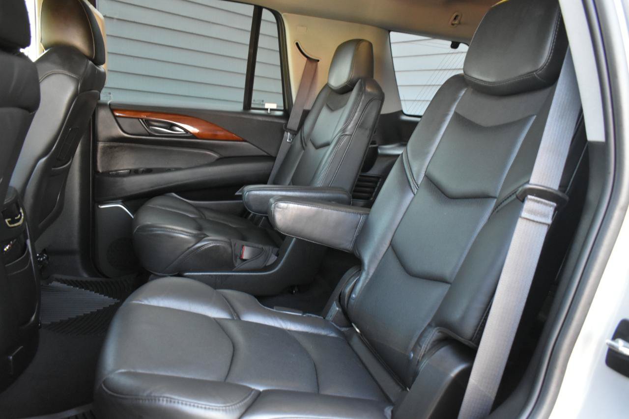 Used 2016 Cadillac Escalade Luxury AWD/4WD image 27