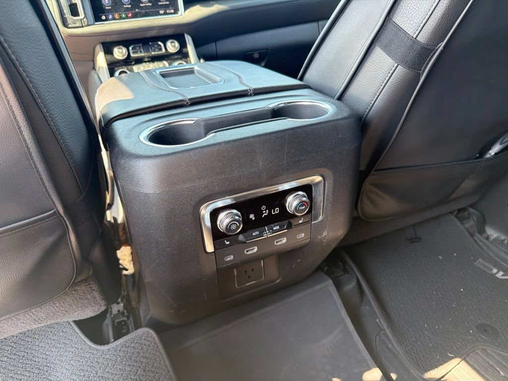 Used 2021 GMC Yukon Denali w/ Denali Premium Package AWD/4WD image 25