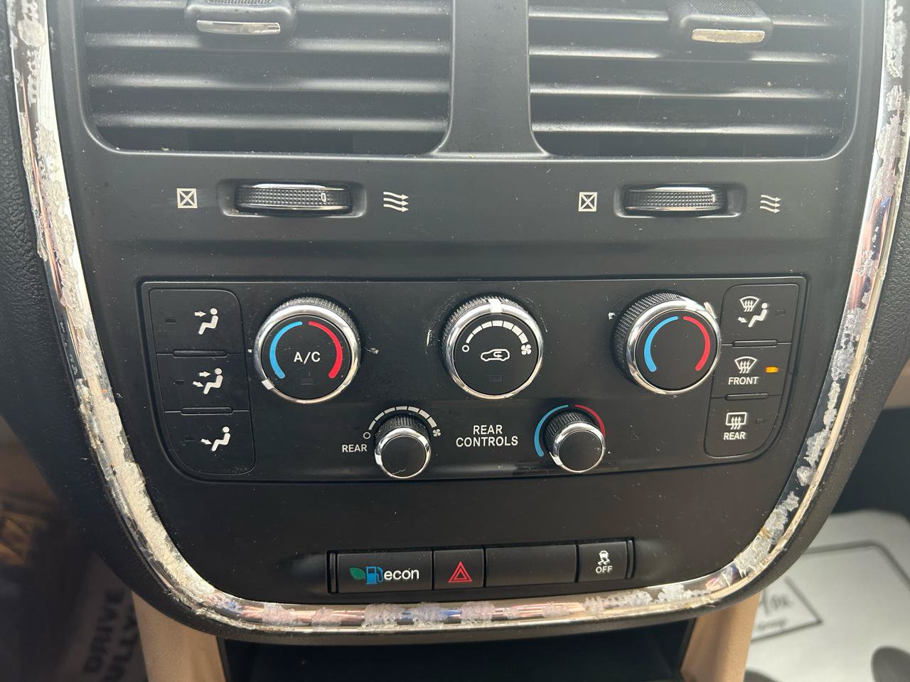 Used 2016 Dodge Grand Caravan SXT FWD image 22