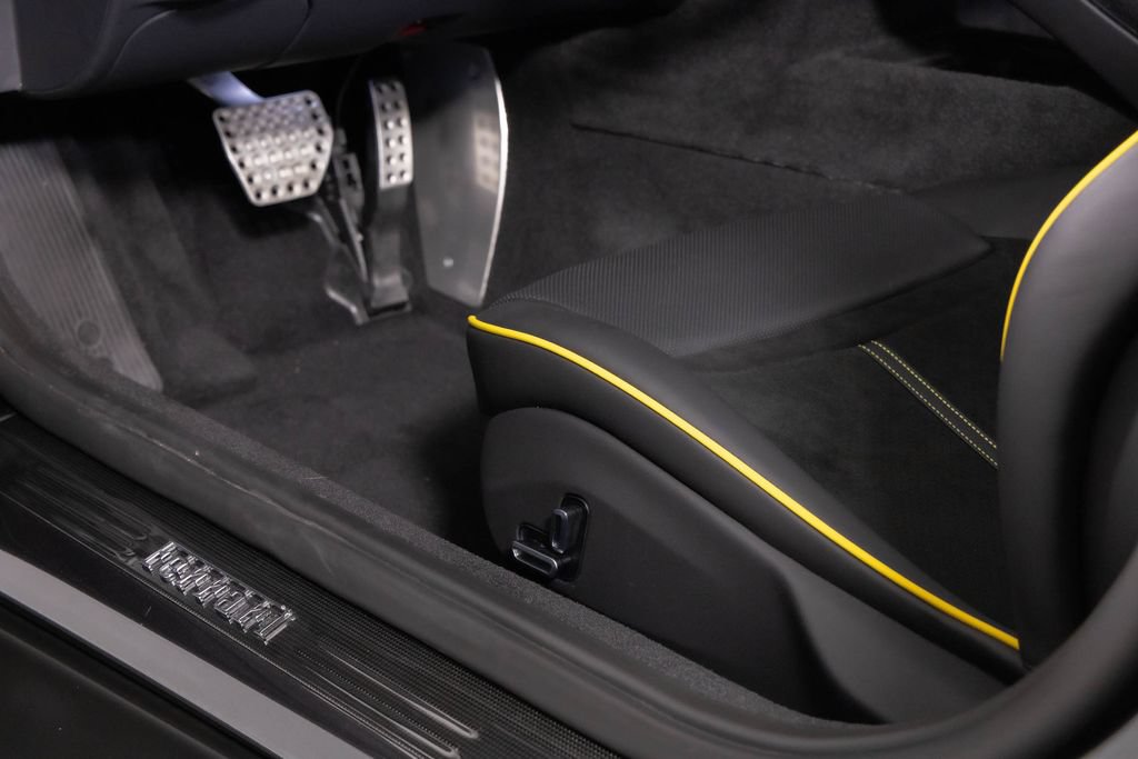 Used 2025 Ferrari Roma Spider RWD image 29