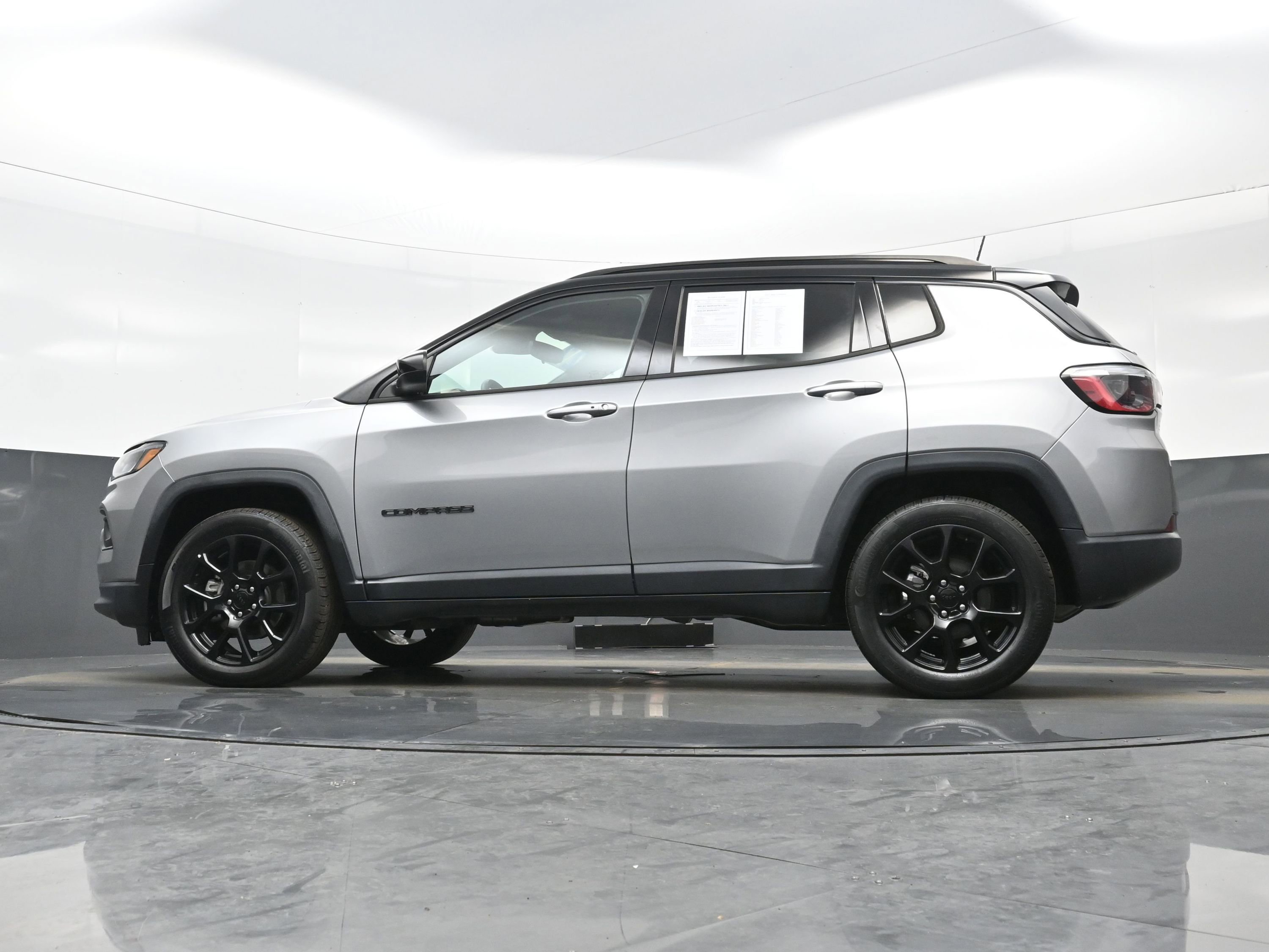 Used 2022 Jeep Compass Altitude image 25