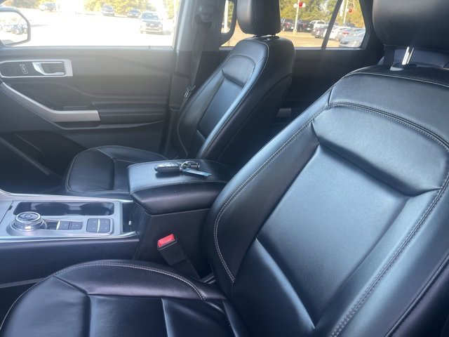 Used 2021 Ford Explorer XLT w/ Equipment Group 202A image 8