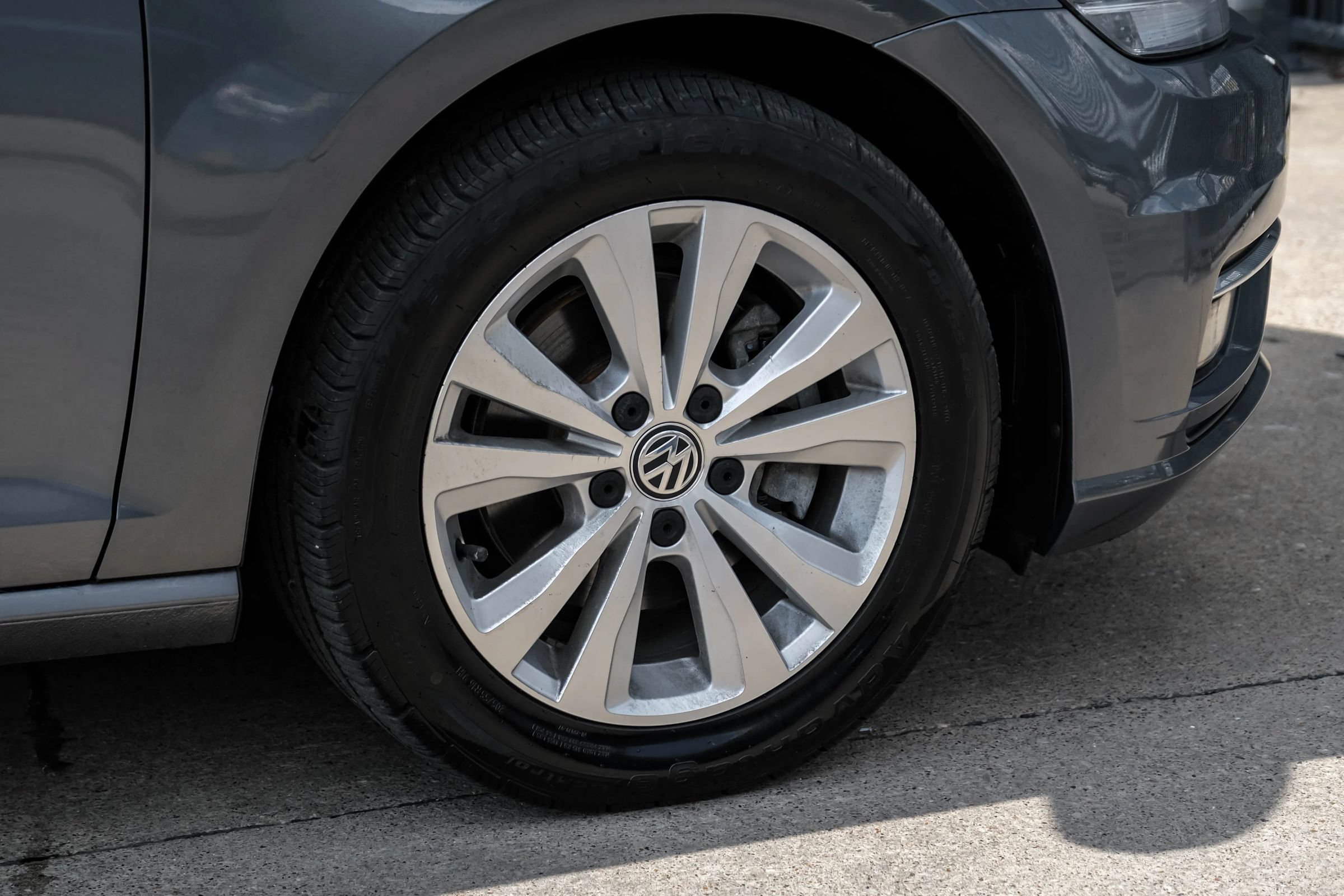 Used 2019 Volkswagen Golf SE FWD image 49