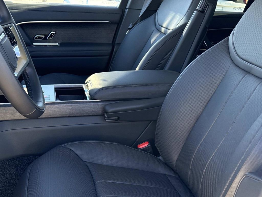 New 2025 Land Rover Range Rover SE image 31