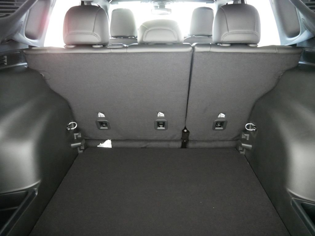 Used 2024 Jeep Compass Latitude image 25