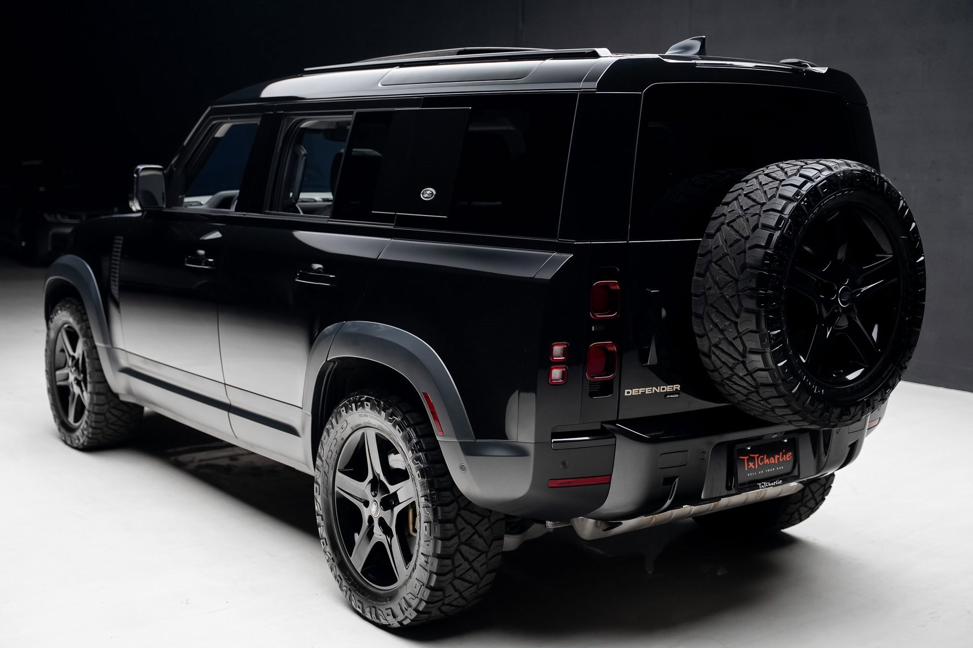 Used 2022 Land Rover Defender 110 SE image 25