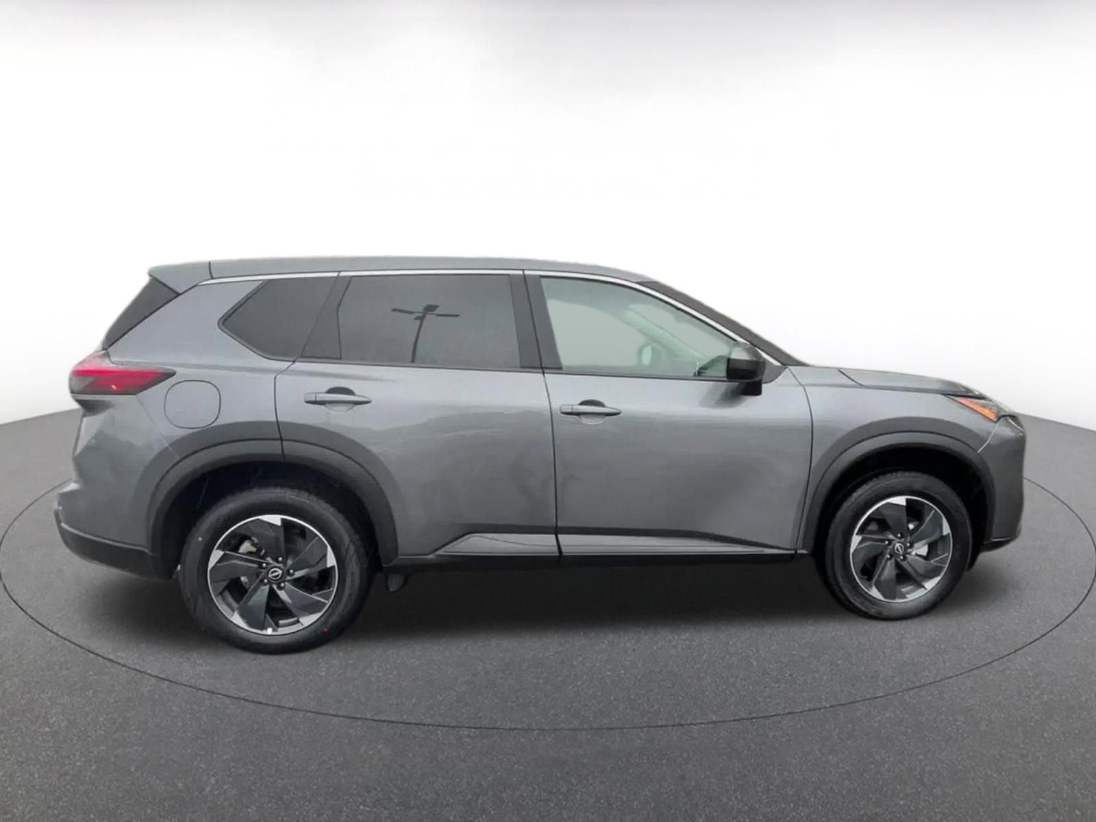 Used 2025 Nissan Rogue SV image 16