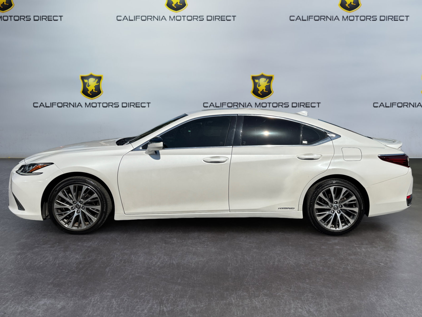 Used 2019 Lexus ES 300h FWD image 2