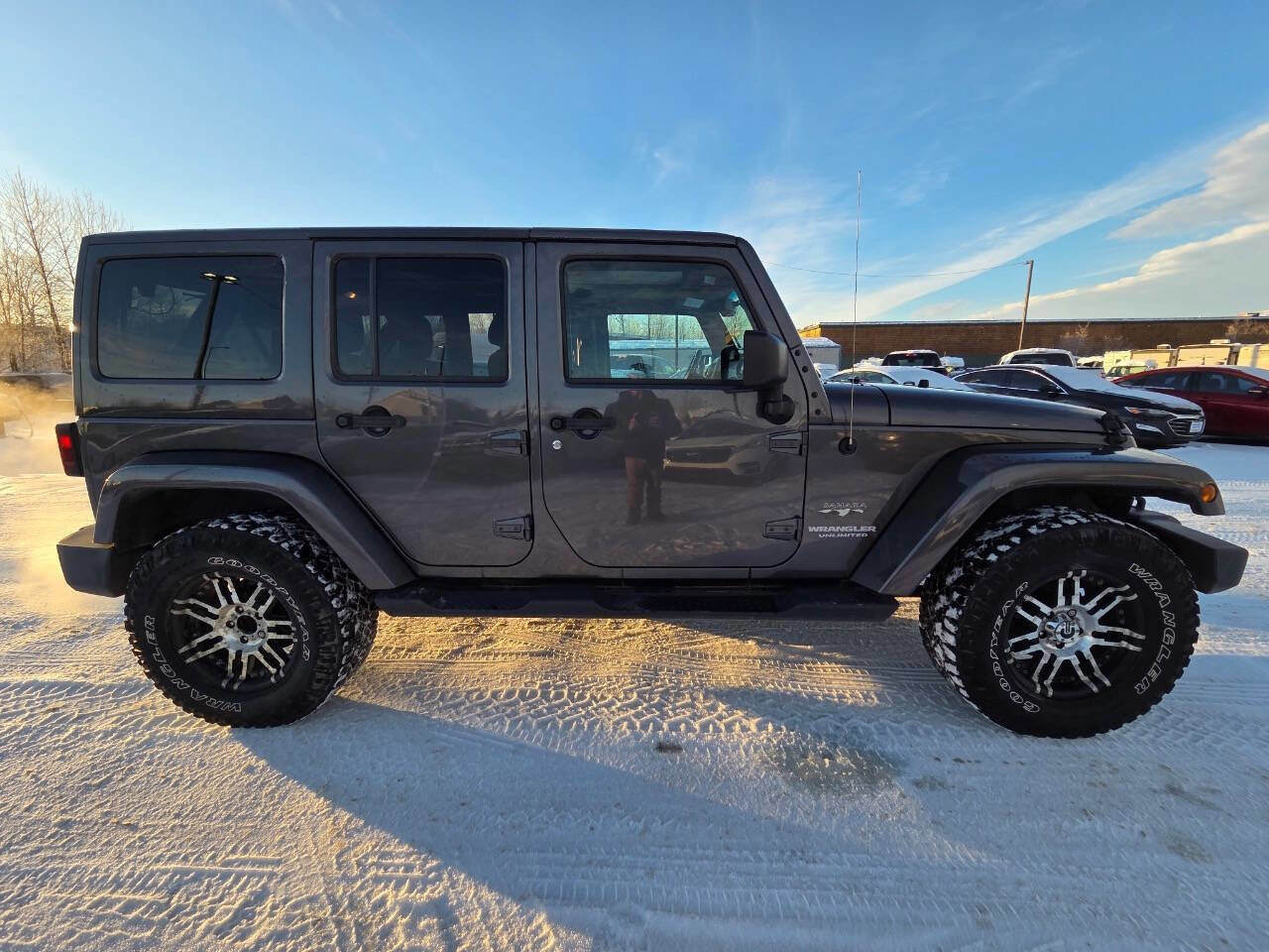 Used 2017 Jeep Wrangler Unlimited Sahara w/ Connectivity Group image 15