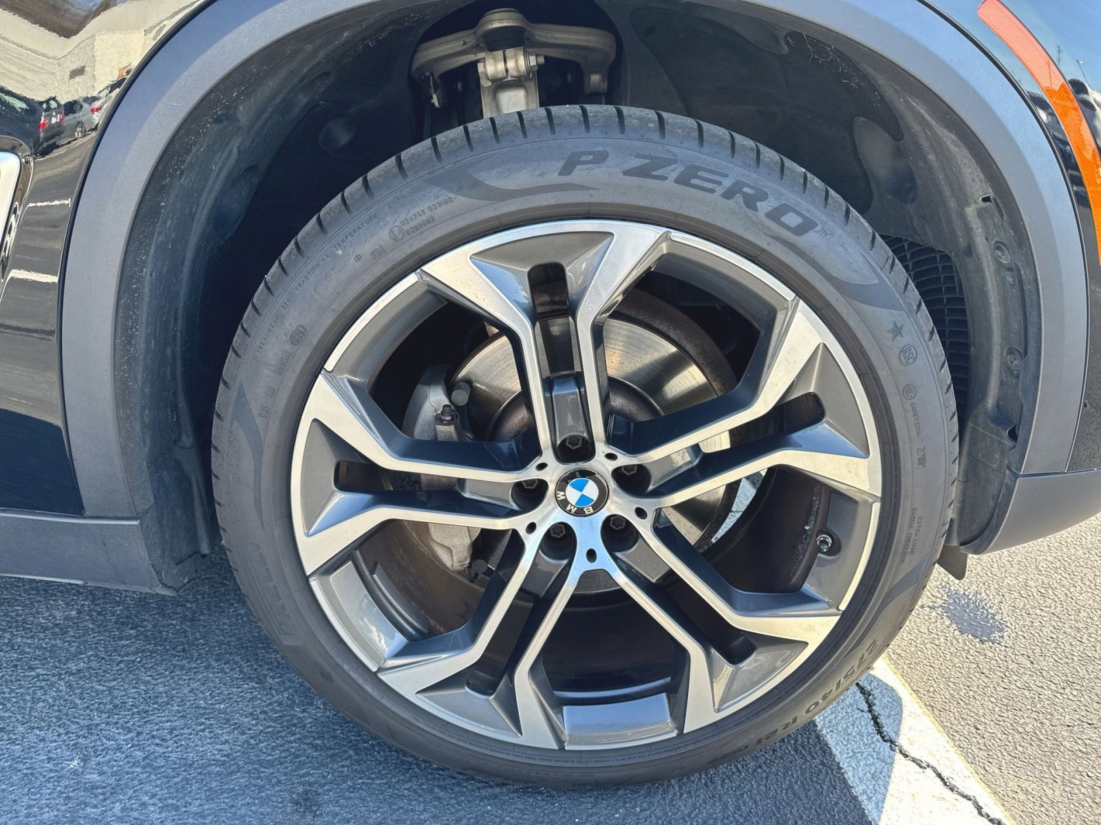 Used 2023 BMW X5 xDrive40i w/ Premium Package image 2