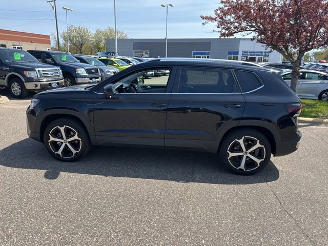 Used 2025 Volkswagen Taos SEL AWD/4WD image 6