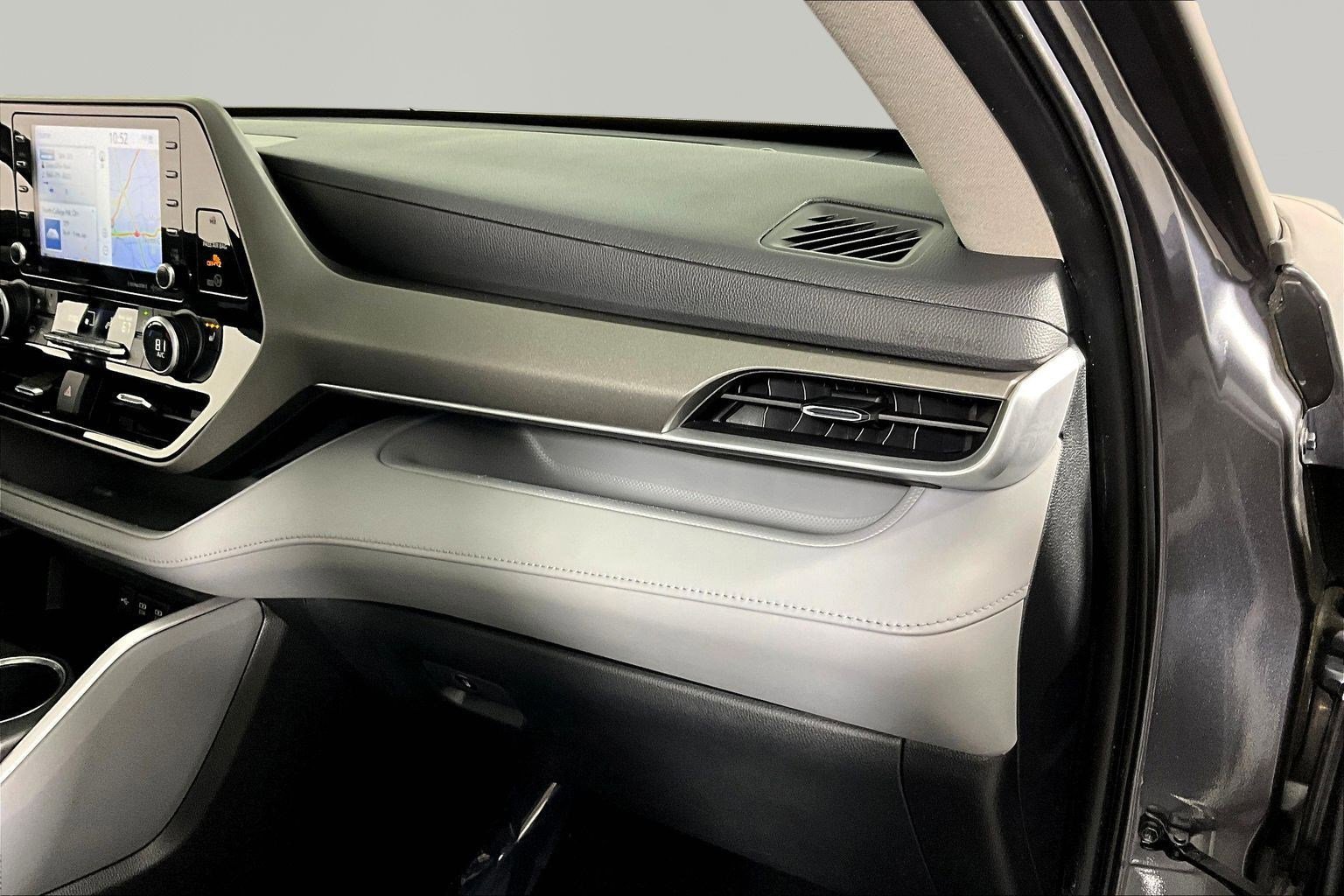 Used 2020 Toyota Highlander XLE image 27