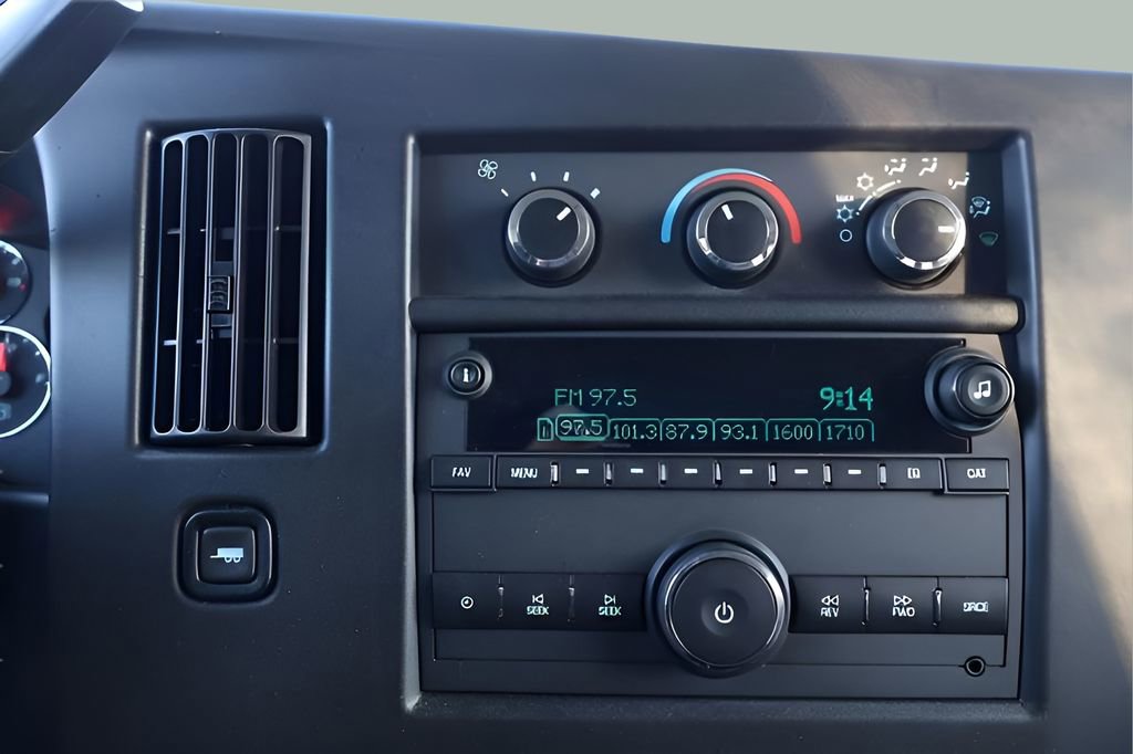 Used 2021 Chevrolet Express 3500 LT w/ LT Preferred Equipment Group RWD image 31