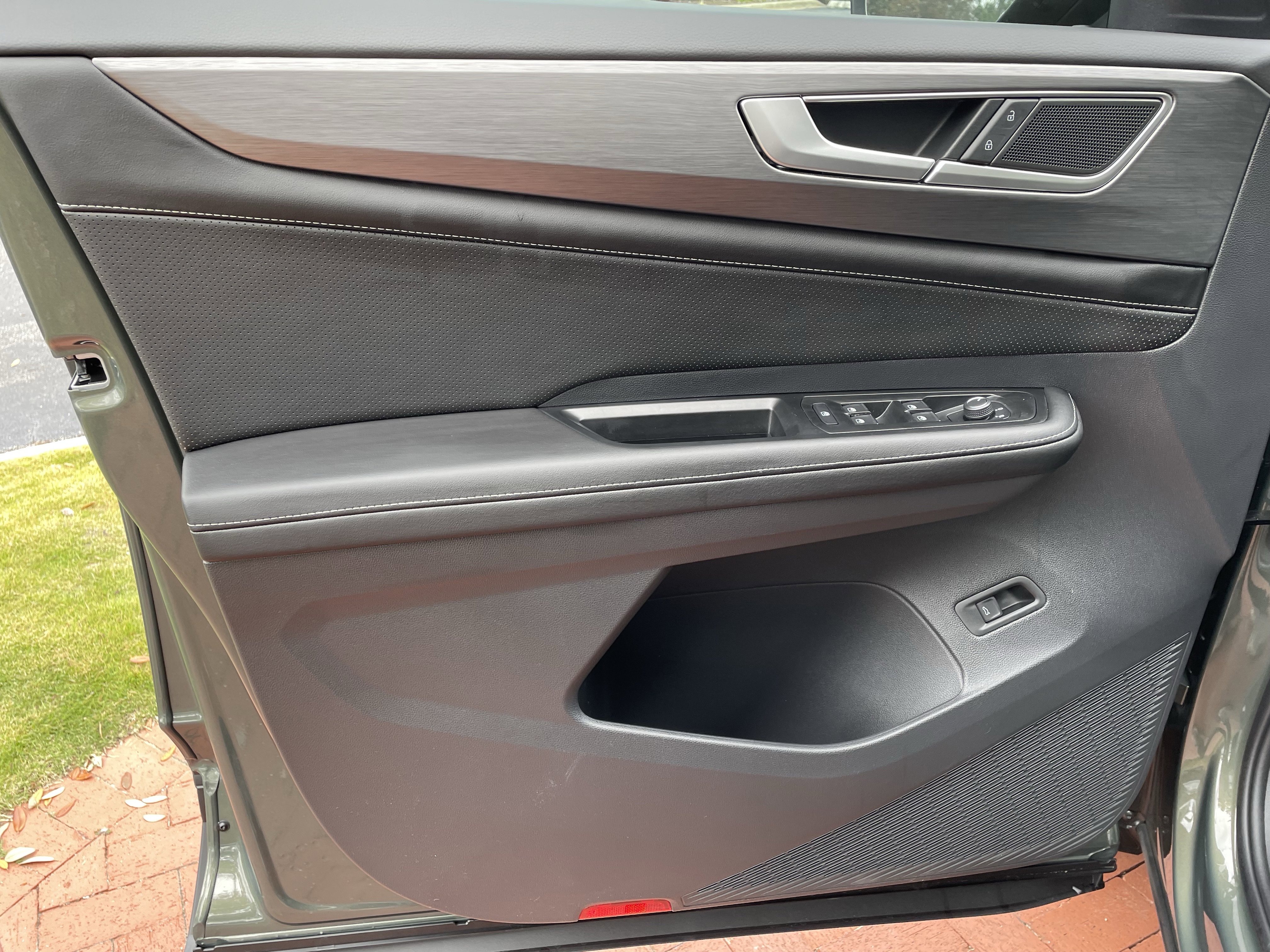 New 2026 Volkswagen Atlas Cross Sport SE image 14