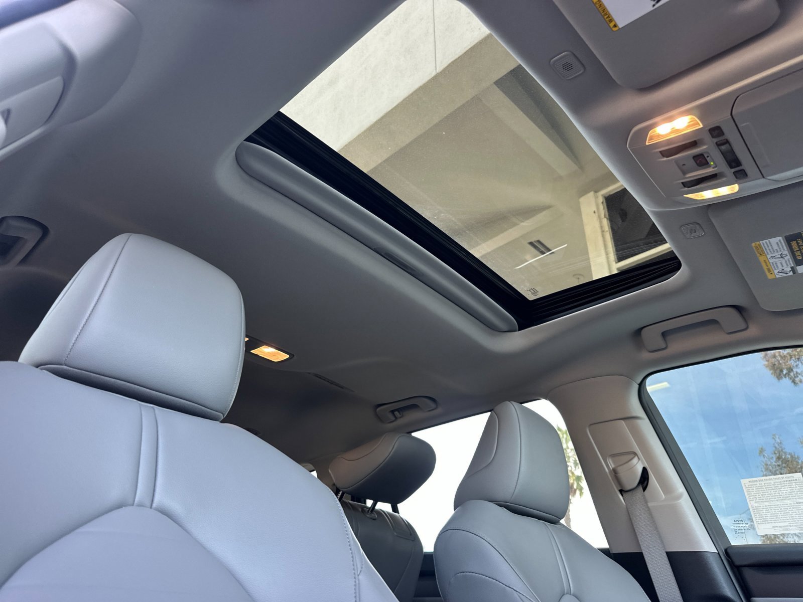 Used 2025 Toyota Highlander XLE image 17